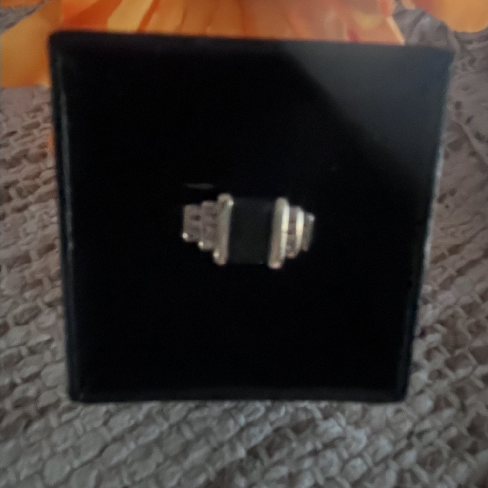 🌹Women’s Deep Blue Sapphire 14K Gold Band with small diamond accent